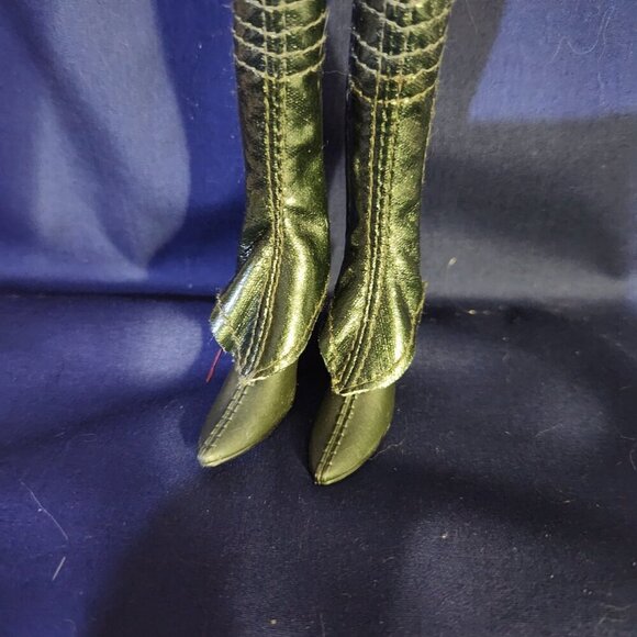 Bratz Doll 2001 Cloe Doll Blonde Hair Blue Eyes Dark Pink Lips Clothes - Picture 5 of 8